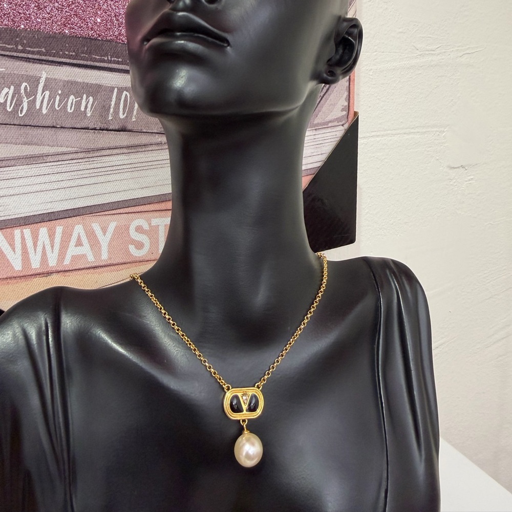 Valentino Ovalette Necklace